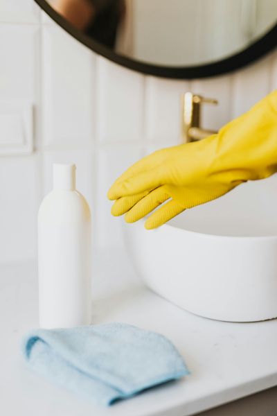 cleaning a bathroom sink