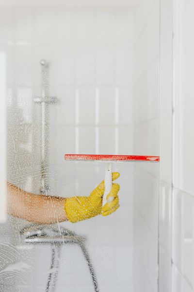 cleaning shower glass